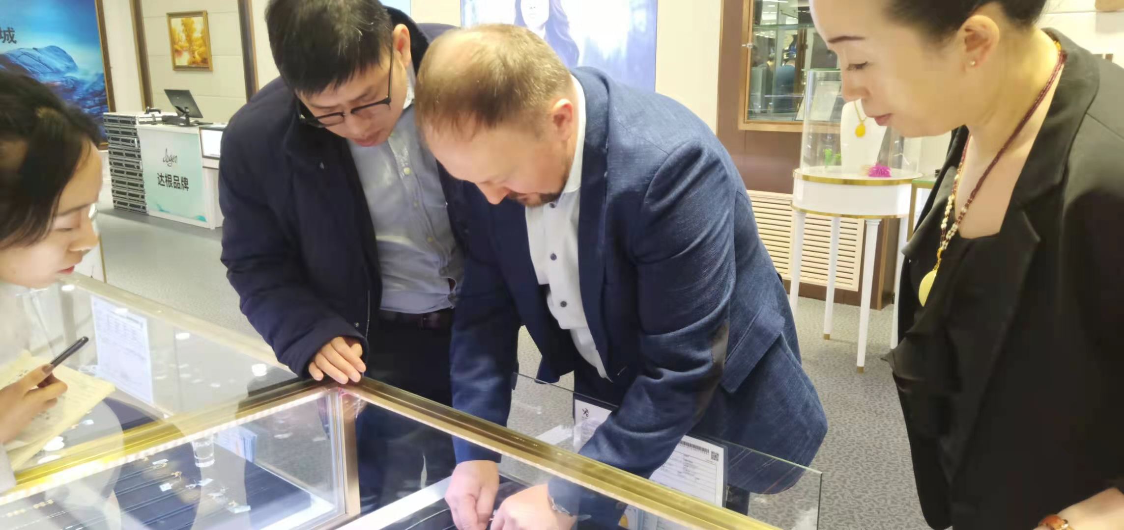 2023年达根琥珀创使人亚当-斯车格夫